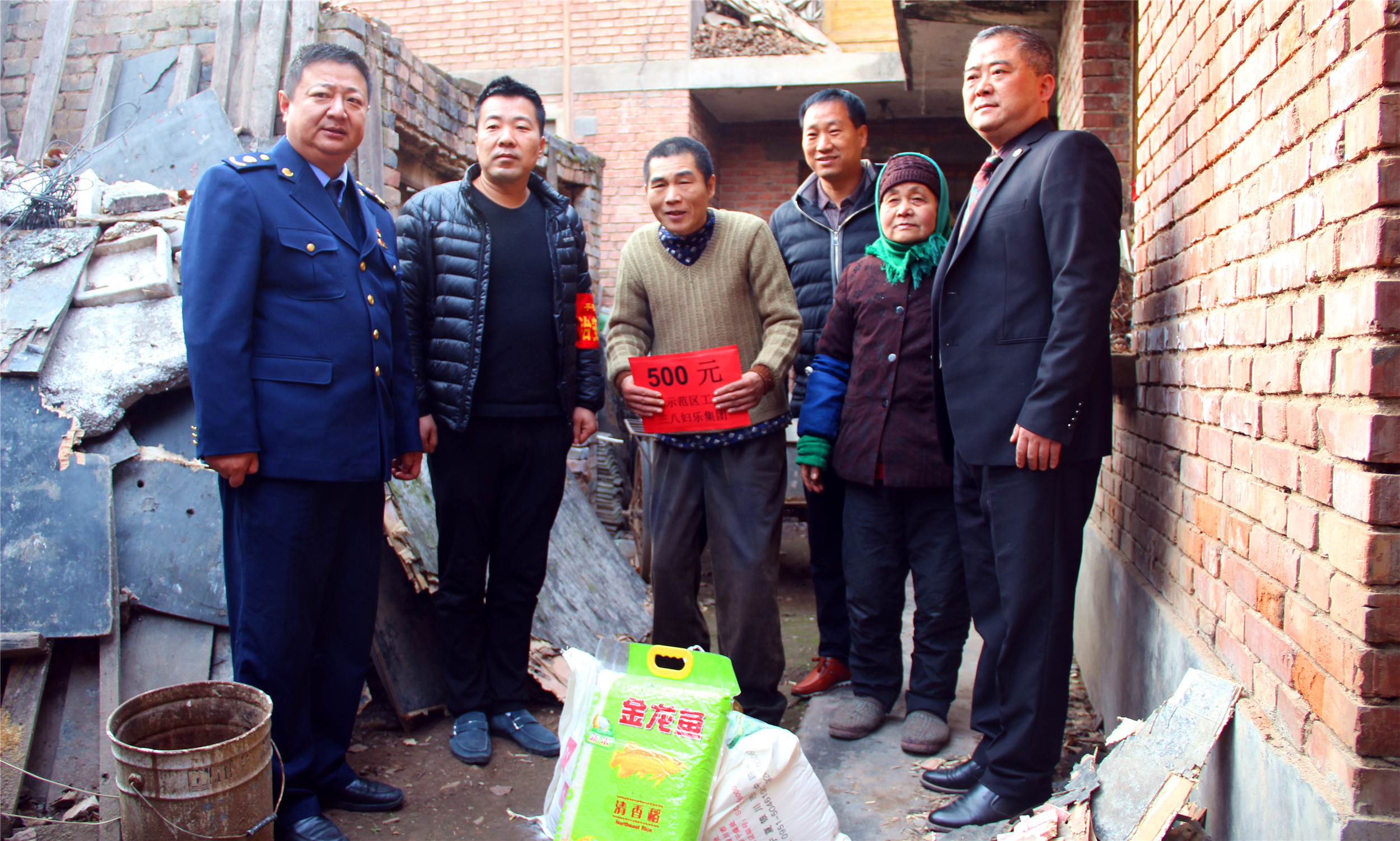 三八婦樂集團攜手楊凌工商局節(jié)前慰問貧困家庭