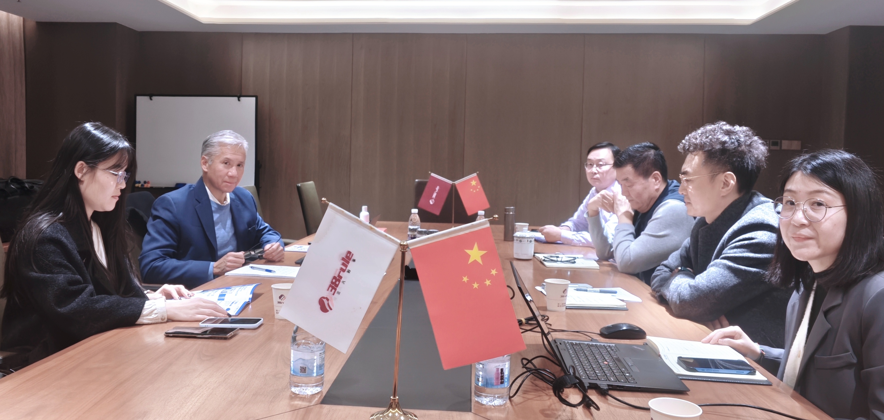 新聞｜美國(guó)安永（EY）金融分析師Jason chao參訪三八婦樂(lè)集團(tuán)